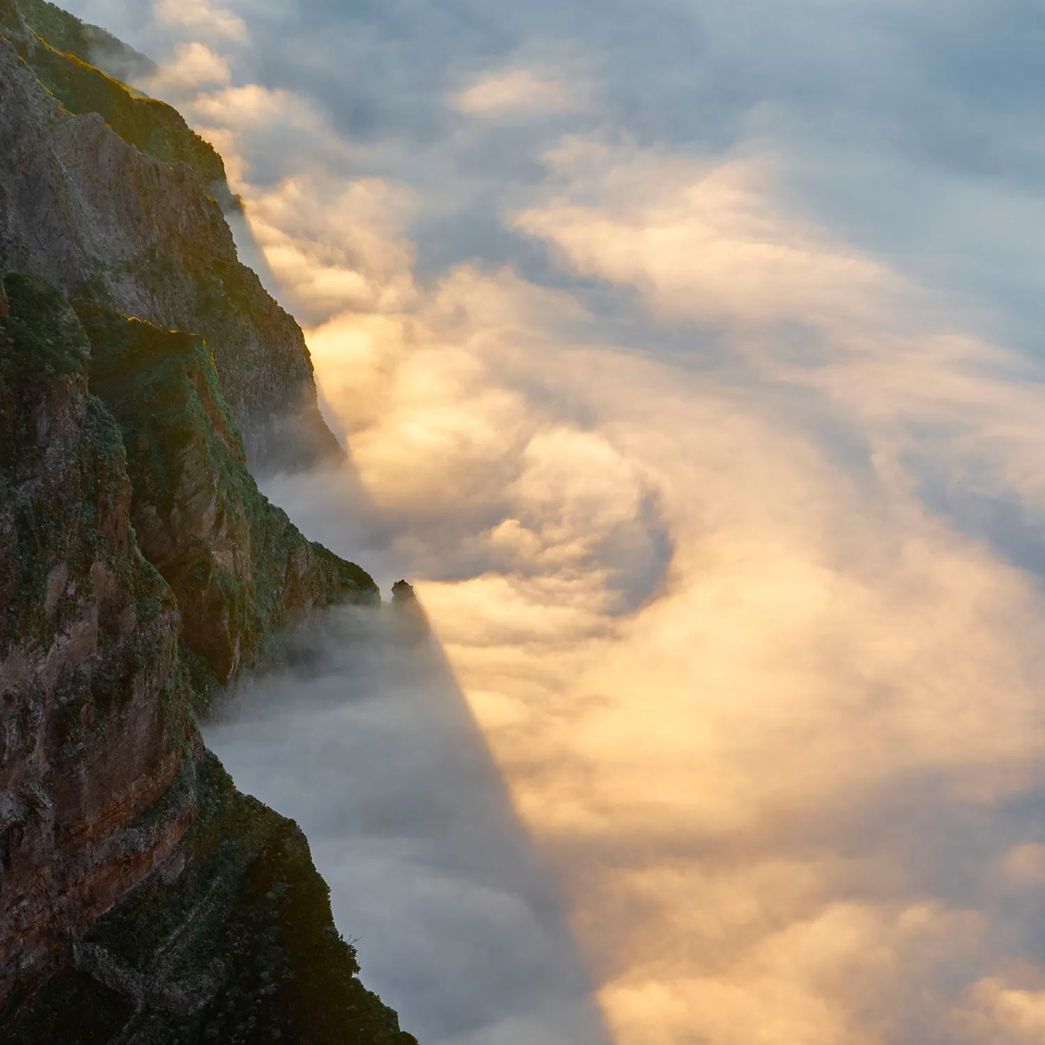 /media/ugjammvb/irfan-yunis-mountain-madeira-3.webp